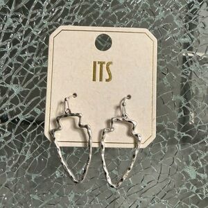 New ITS Silver Geometric Earrings